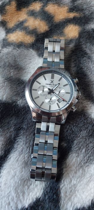 Часы  Daniel klein
