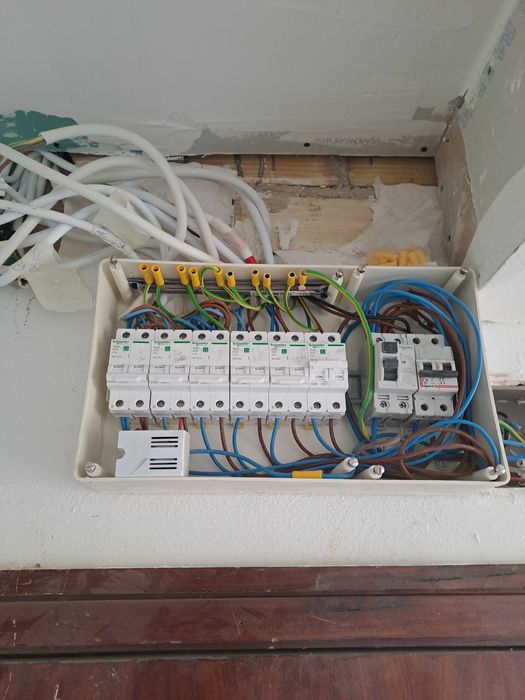Electrician si instalator 24/24