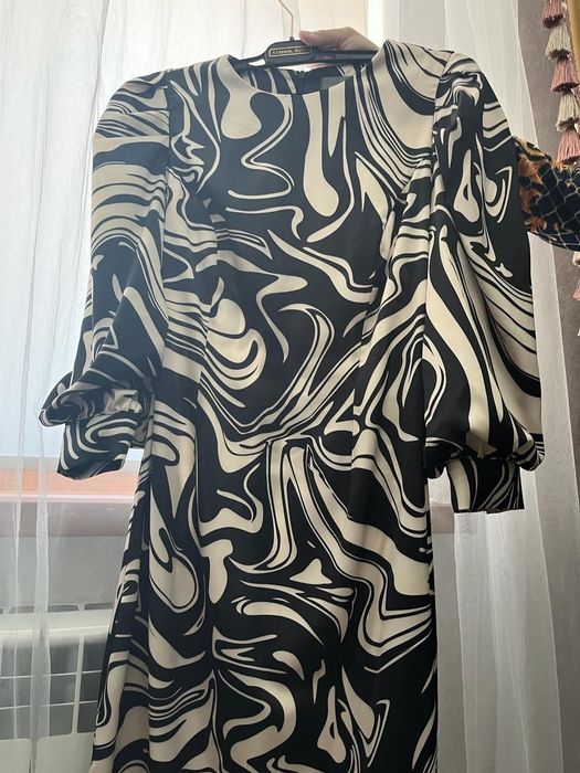 Жесткая платья продается