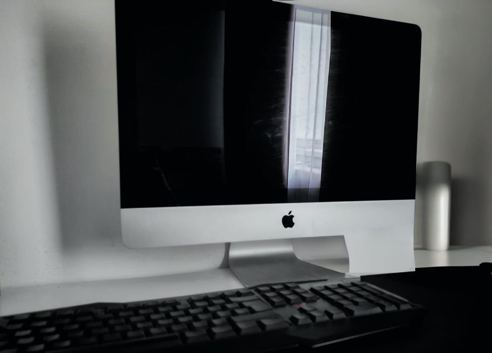 Vând pc Apple Imac