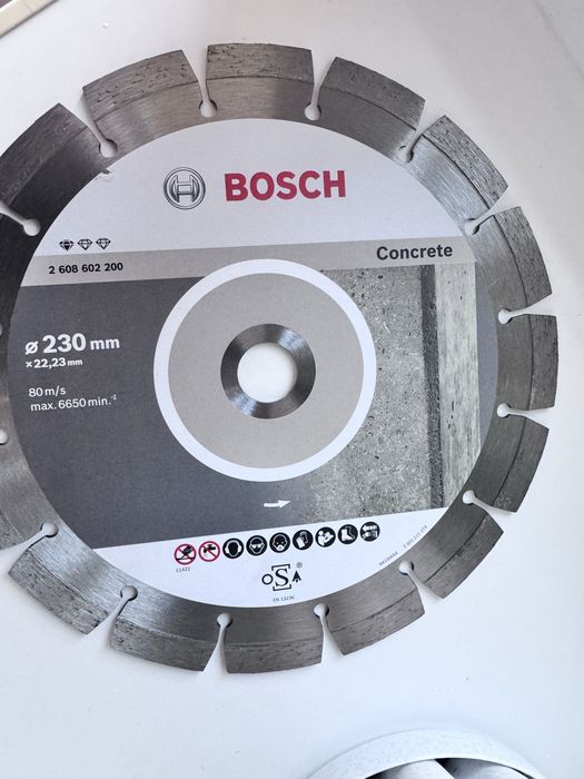 Алмазный диск фирма Bosch новые, размер 230