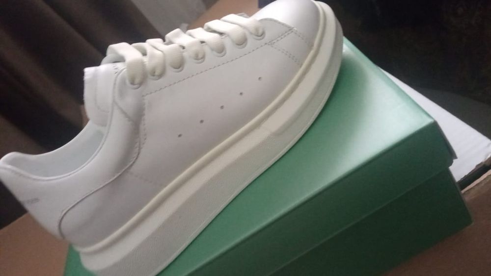 Женскийе крсссовки