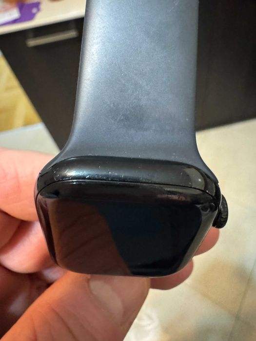 Продавам Apple Watch series 10(GPS}