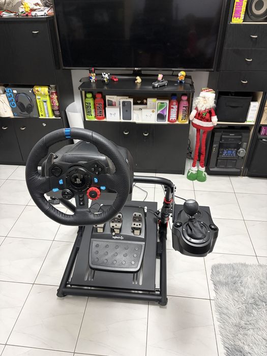 Logitech G29 със стойка