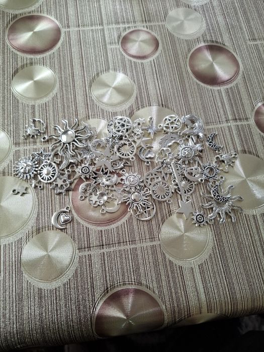 Метални висулки.