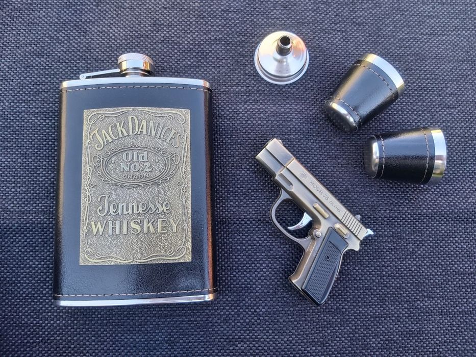 Подаръчен комплект Jack Daniel's,манерка,запалка и чаши,четири модела
