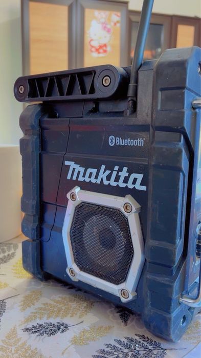 Radio Makita DMR106 cu baterie de 6 A nou nouț în cutie