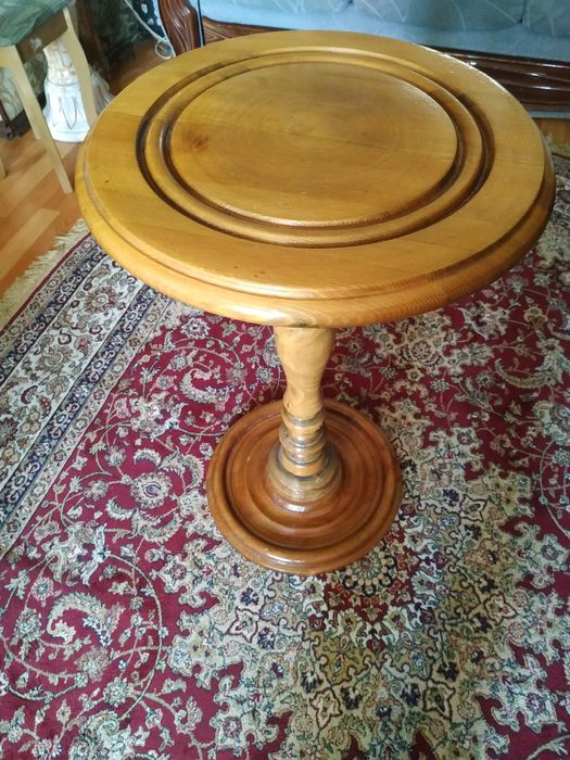 Деревянный столик