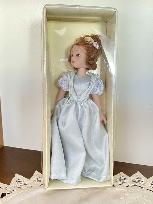 Куклы фарфоровые