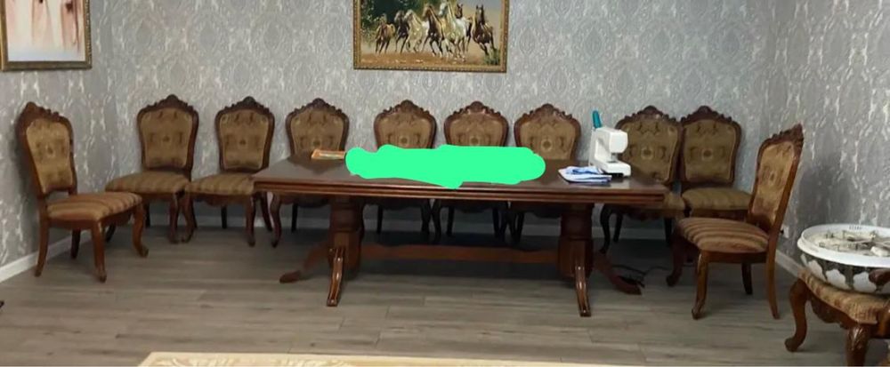 Стол с 14 стульями