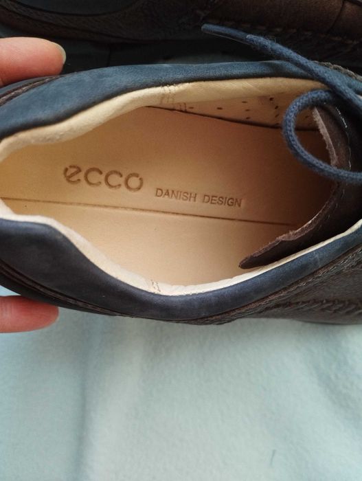 Обувки Ecco и Clarks номер 39-40.
