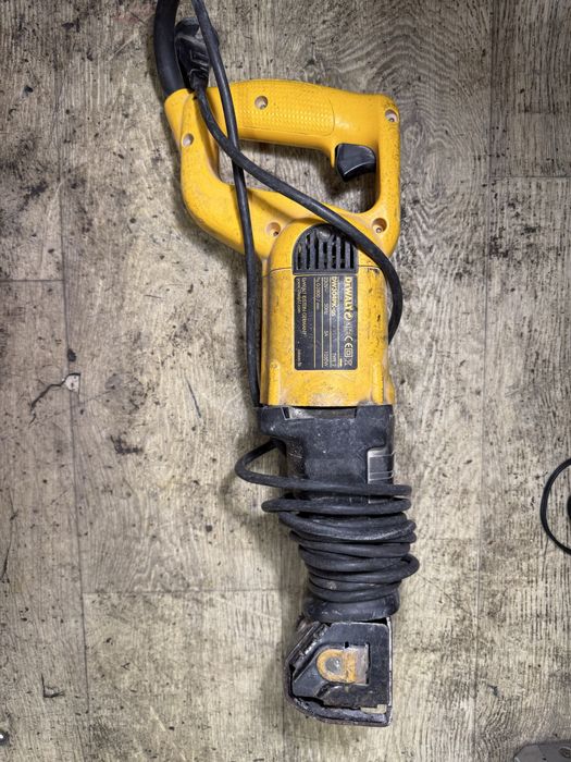 Dewalt Саблен Трион