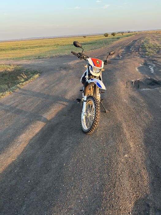 Продаю эндуро 250