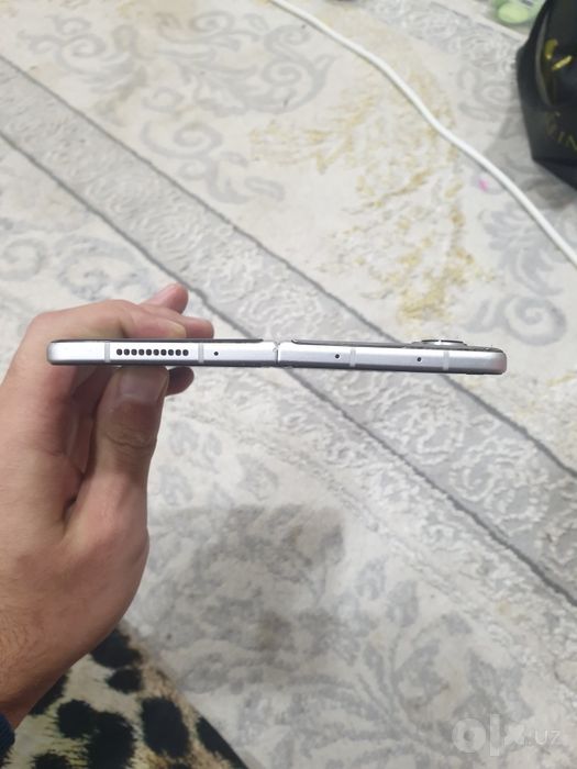 Samsung  Z fold 3 sotiladi 3.300 kelishamiz