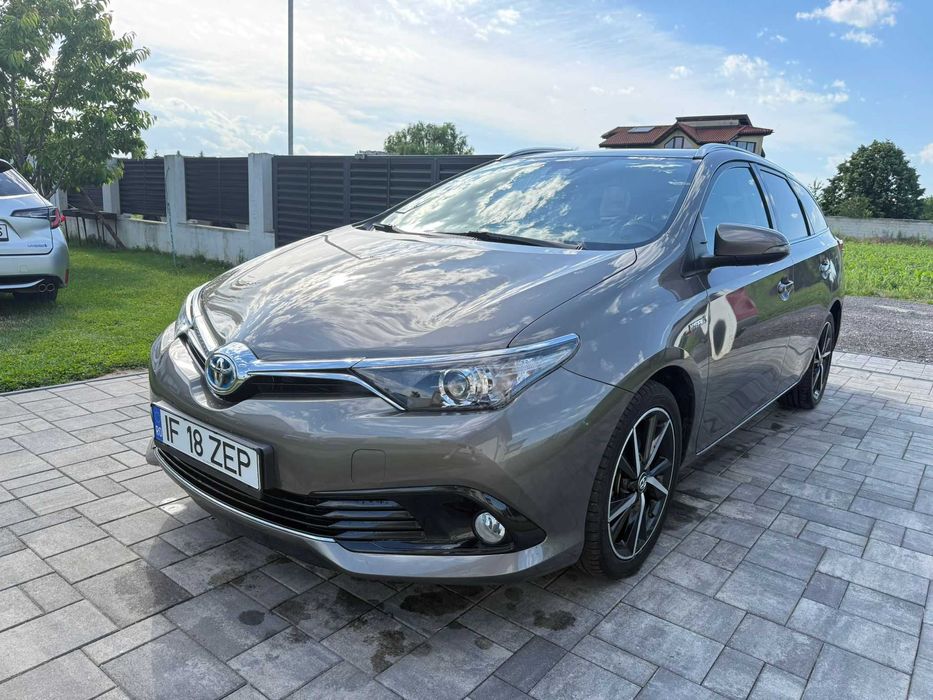Toyota Auris 2017 Hybrid Lounge 135.000km Istoric Toyota Garantie