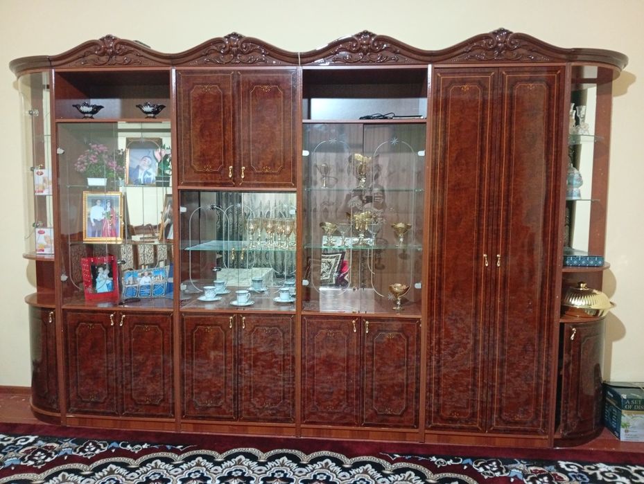 Mebel sotiladi .
