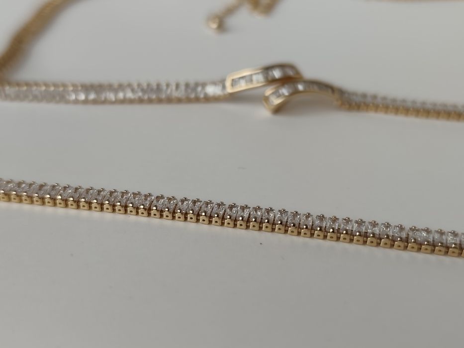 Страхотен комплект от златиста чанта+гривна+гердан