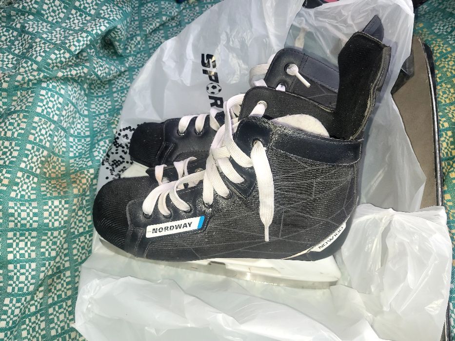 Коньки хокейные отдам