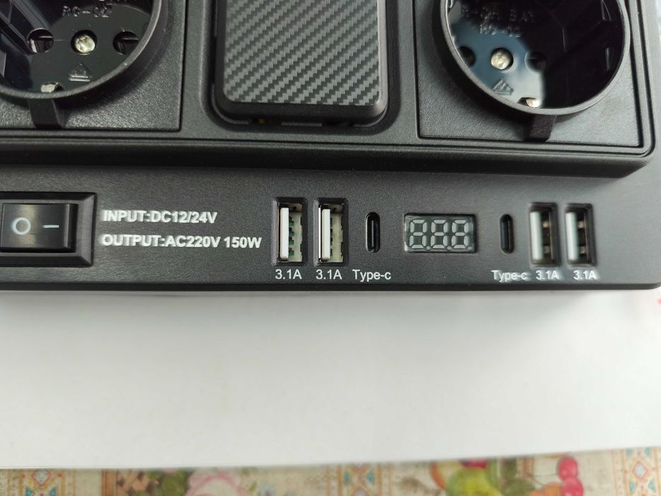 Invertor tensiune 12 V / 24 V 150 W