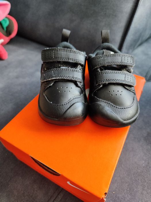 Бебешки кожени обувки Nike,номер 21