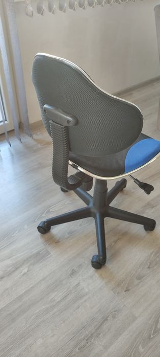 Офис стол със седалка от мемори пяна