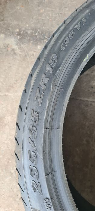4 anvelope vara Pirelli,fata 255/35/19,spate 285/30/19