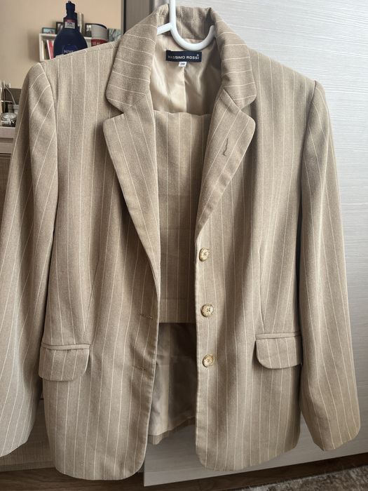 Елегантен Костюм с пола