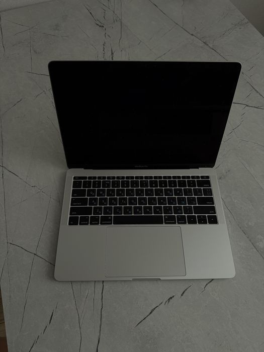 Продаю Macbook pro 13 - 2017 года.