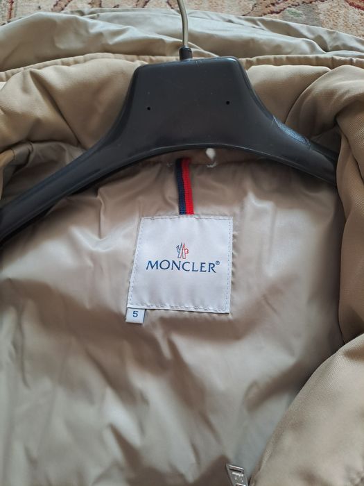 Vand geaca Moncler marimea 5