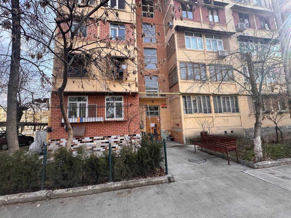 СРОЧНО !! Продается квартира в Яшнабаде 1/4/5 ( 33 кв/м ) Авиасозлар 4