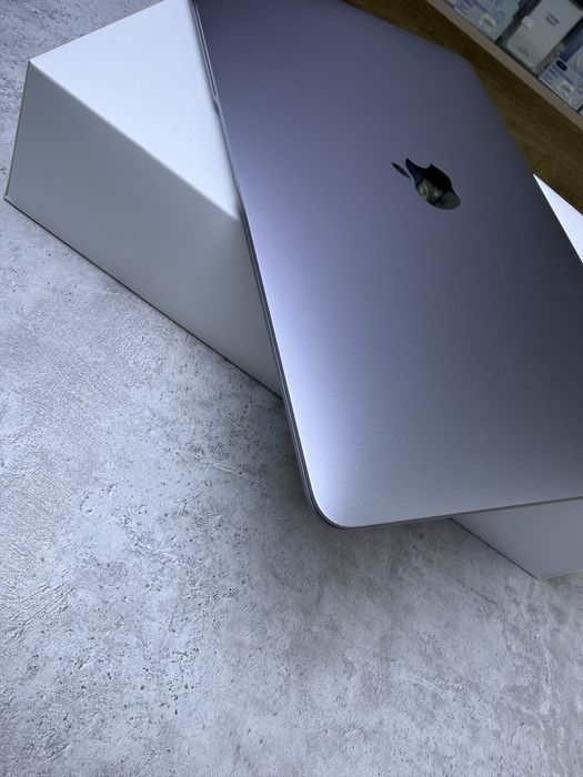 Macbook Air 13 chip m1 память:8/256Гб