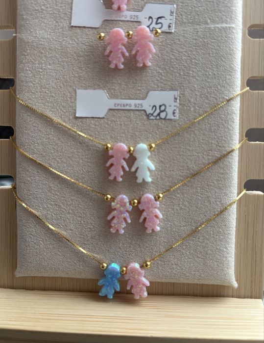 Сребърни колиета с опал