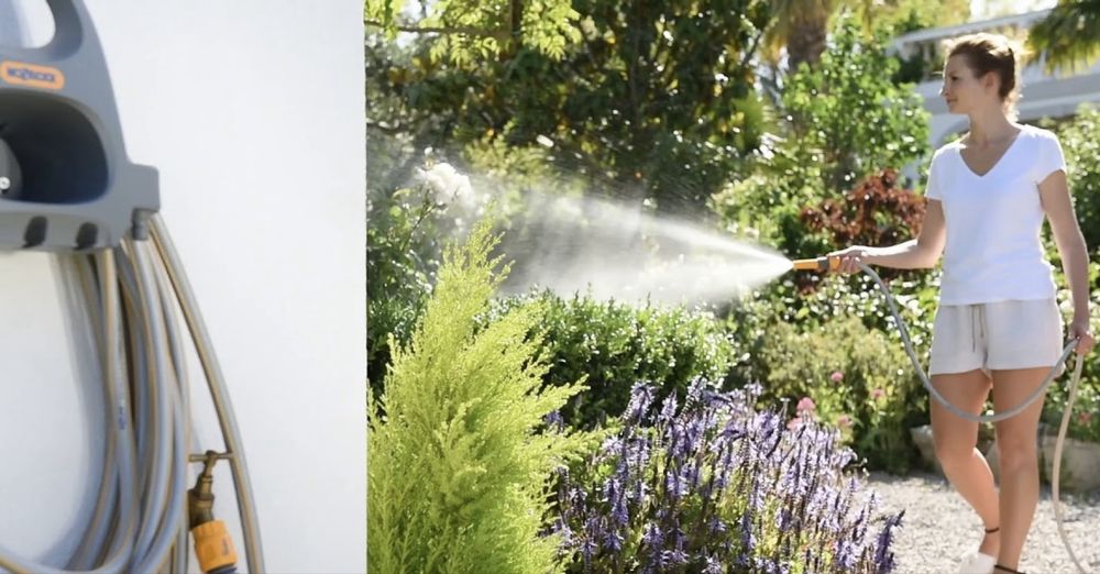 Настенный жержатель со шлангом и коннекторами HoZelock HoseHanger 20m