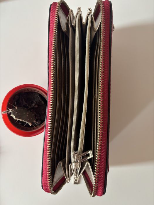 Дамски портфейл Guess