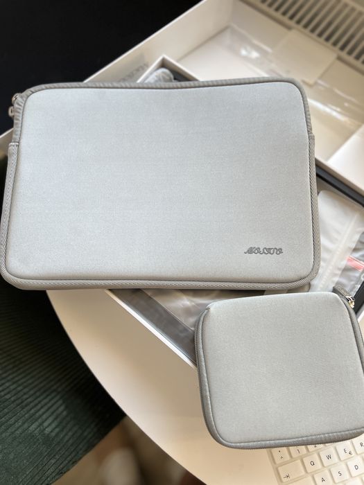 Macbook Air 13,3” Model A1466, 128Gb 133 cicluri incarcare. Ca nou!