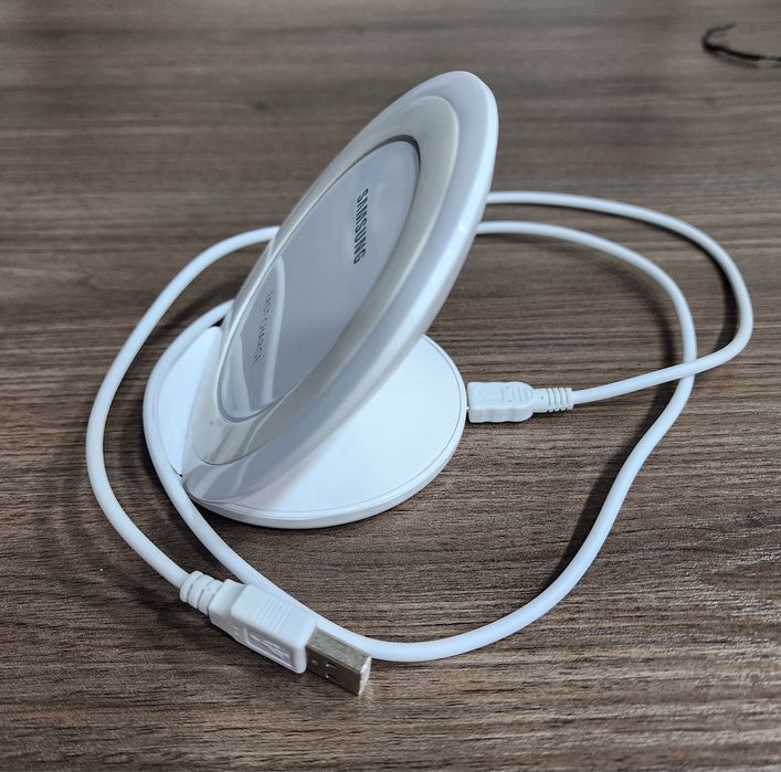 Беспроводная зарядка SAMSUNG