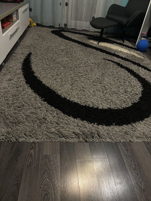 Covor bitos! Lungime 3m latime 2