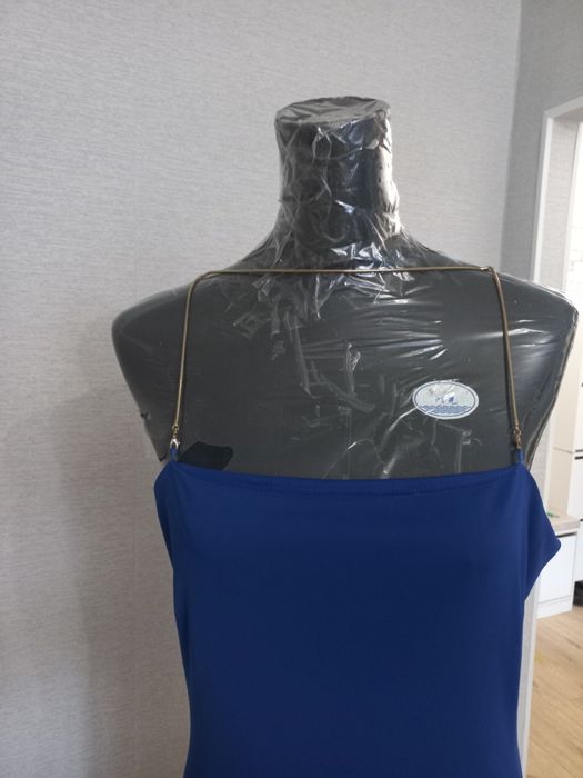 Продам вечерние платья . Новые