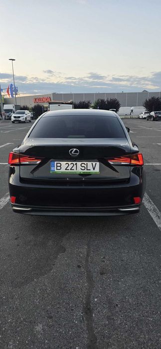 Vand Lexus IS300h 2018 2.5L Hibrid