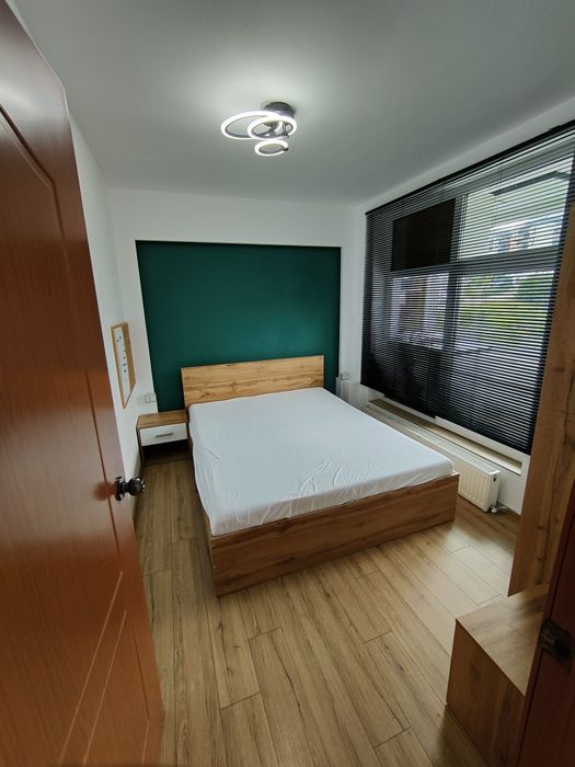 Închiriez apartament living +dormitor