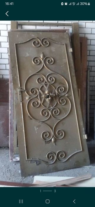 Двери металические с косяками