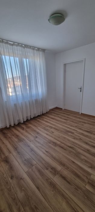 Închiriez apartament cu 2 camere