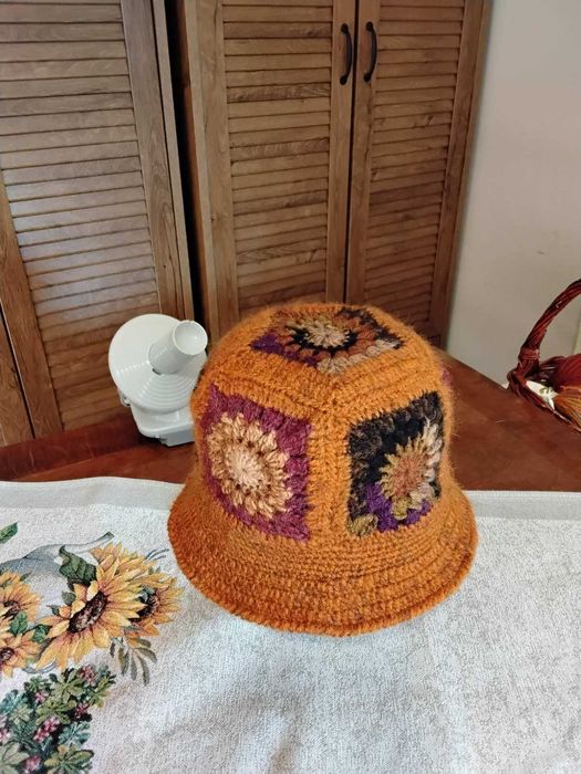 Плетена шапка от премиум вълна, ръчно плетиво