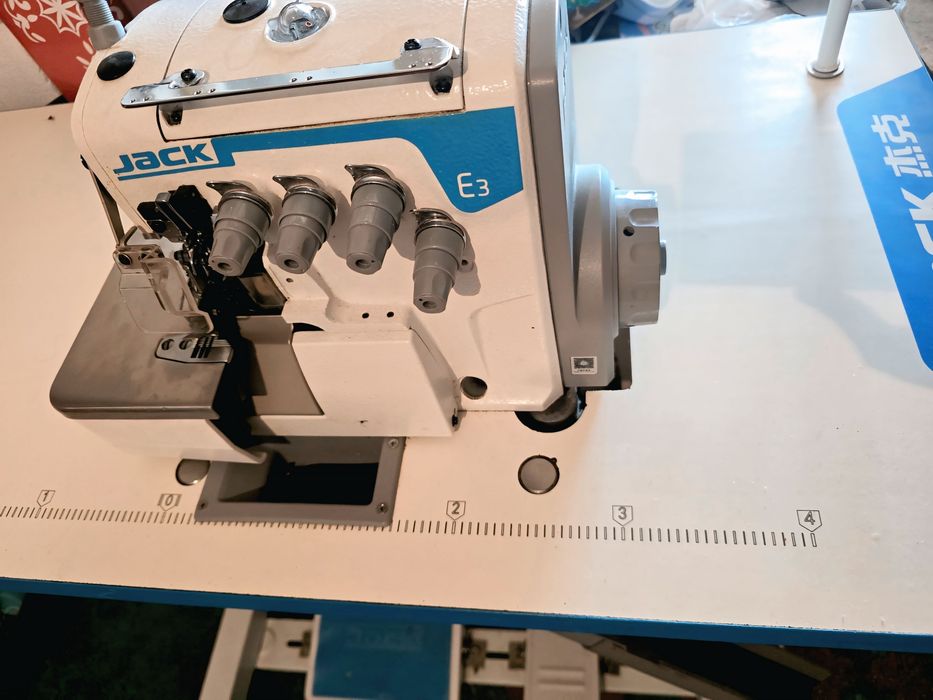 Швейная машина оверлок jak e3