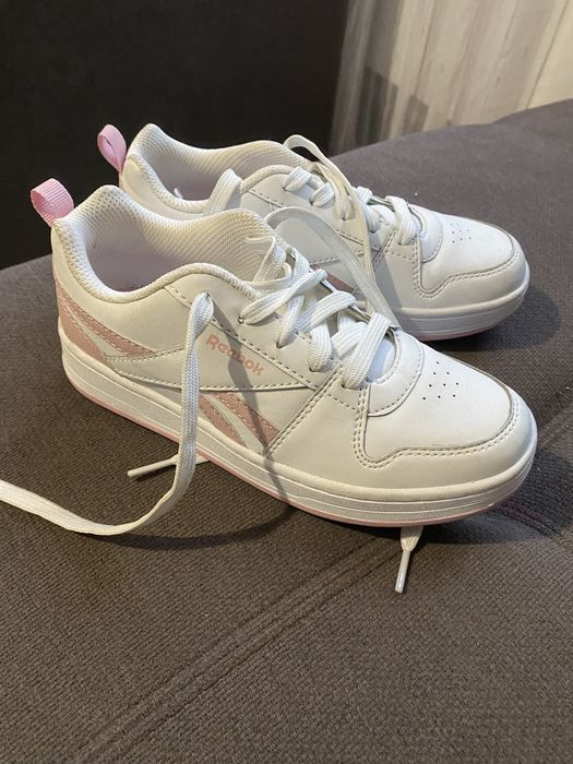 Adidasi fete nou nr 32,5