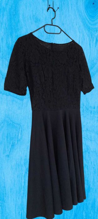 Rochie cocktail evazata cu dantela si model floral