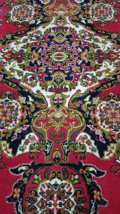 Ковер настенный красный