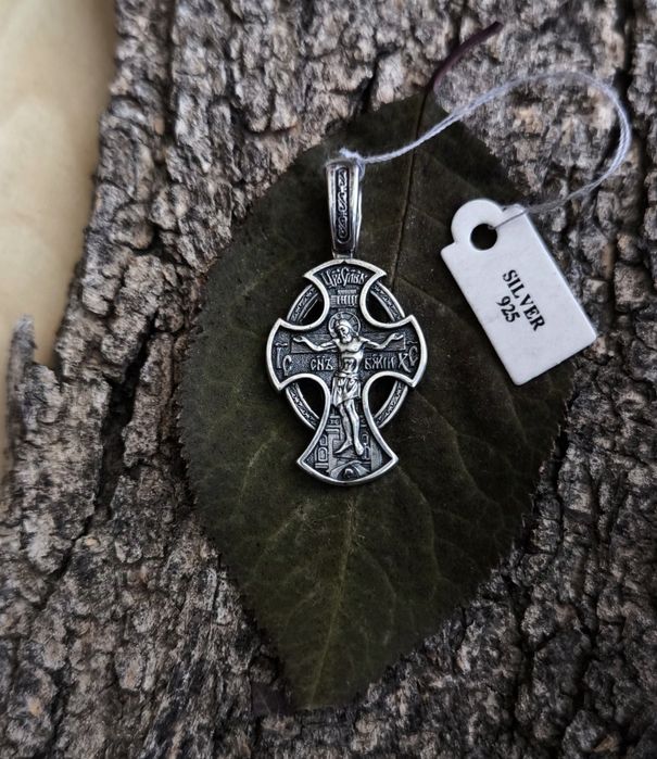 Сребърни кръстове и  медальони