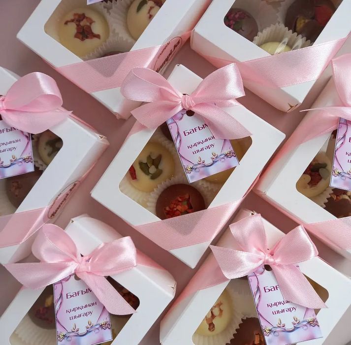 Бонбоньерки, тойбастар