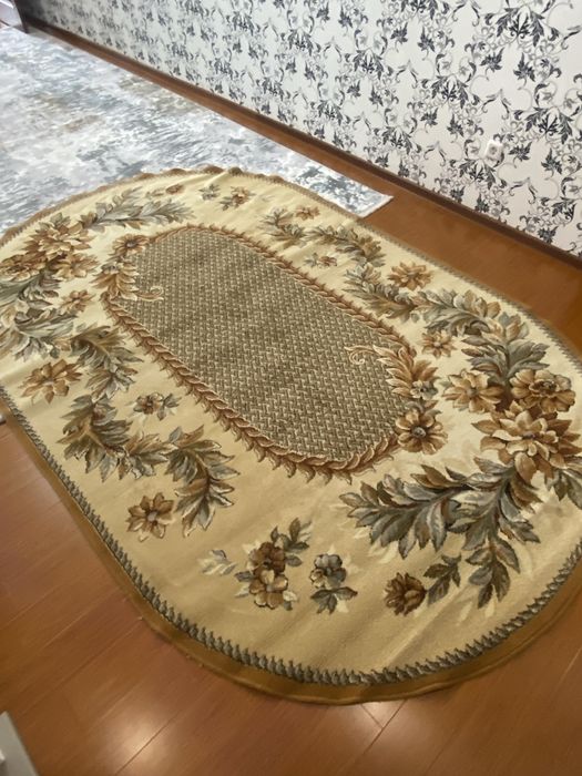 Кілем очень  хороший цена 8к супер цена